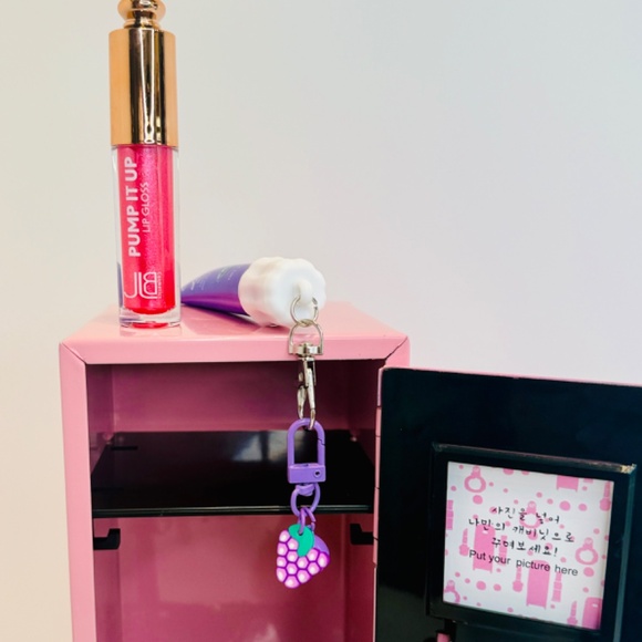 LIP LOCKER ASSORTED LIP PRODUCTS - Picture 4 of 5